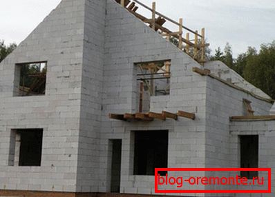 Projekty venkovského domu z pórobetonu v 1.5 patře Projekty venkovského domu z pórobetonu v 1.5 patře