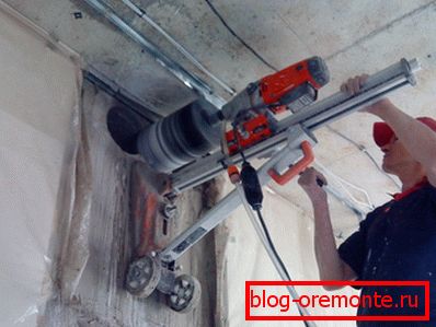 Profesionální diamantové vrtací otvory v betonu Profesionální diamantové vrtací otvory v betonu