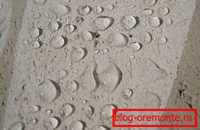 Impregnace poskytuje hydrofobní vlastnosti betonových povrchů. Impregnace poskytuje hydrofobní vlastnosti betonových povrchů.