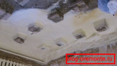 Tepelnou izolaci je možné provádět postřikem jak na vodorovném, tak na svislém povrchu. Tepelnou izolaci je možné provádět postřikem jak na vodorovném, tak na svislém povrchu.