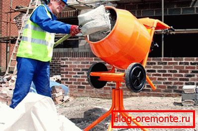 Práce s míchačkou na beton Práce s míchačkou na beton