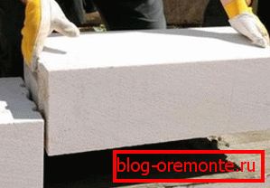 Spotřeba lepidla je mnohem nižší než při použití cementové malty Spotřeba lepidla je mnohem nižší než při použití cementové malty