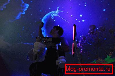 Stropní malba se světelnými barvami Stropní malba se světelnými barvami