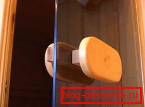 Montáž příslušenství do skleněných dveří