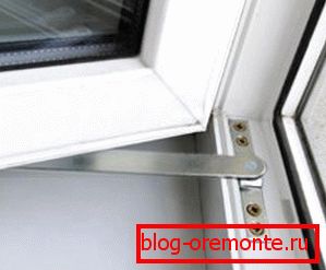 nastavení balkónových plastových dveří