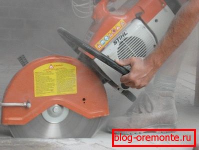 Řezání pomocí diamantového kotouče umožní, aby okraje otvoru byly co možná nejsladší. Řezání pomocí diamantového kotouče umožní, aby okraje otvoru byly co možná nejsladší.