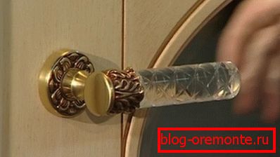Skleněná a kovová rukojeť Skleněná a kovová rukojeť