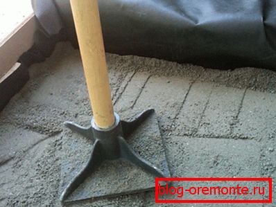 Ruční podbíjení - mnoho soukromých vývojářů vytváří podobné nástroje z dřevěných tyčí Ruční podbíjení - mnoho soukromých vývojářů vytváří podobné nástroje z dřevěných tyčí