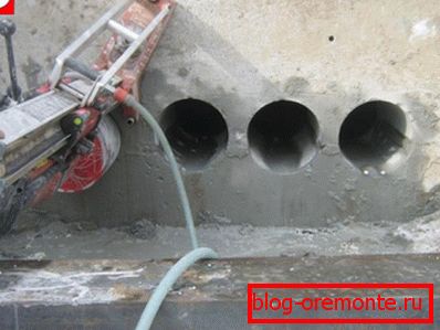 Ruční instalace pro diamantové vrtání.