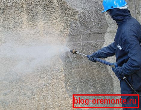 Pomocí vody dodávané pod tlakem