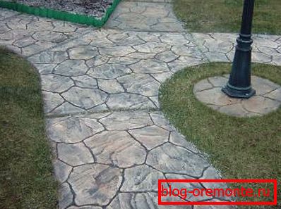 Zahradní stezky z betonu - krásné a praktické Zahradní stezky z betonu - krásné a praktické