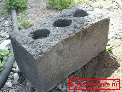 Samostatný betonový blok Samostatný betonový blok