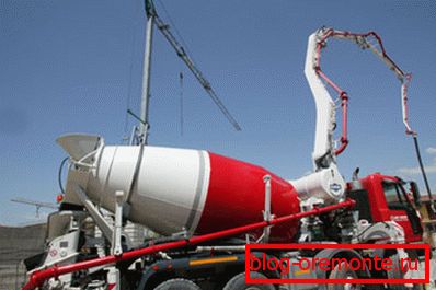Samozhutnitelný beton dodávaný čerpadlem na beton Samozhutnitelný beton dodávaný čerpadlem na beton