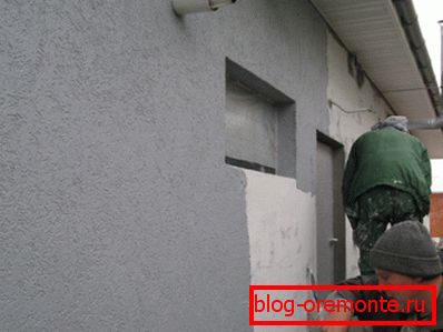 Sádra spolehlivě chrání stěnu před škodlivými účinky vlhkosti Sádra spolehlivě chrání stěnu před škodlivými účinky vlhkosti