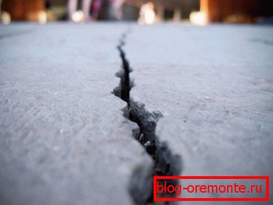 V průběhu času mohou mikrotrhly strukturu zničit.