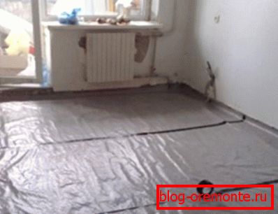 Vytváření hydroizolace pomocí plastové fólie Vytváření hydroizolace pomocí plastové fólie