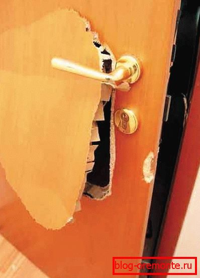 Dveře kvalitních materiálů vydrží déle. Vstupní dřevěné dveře s vlastními rukama