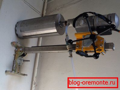 Stroj pro vrtání otvorů v betonové diamantové koruně s vodním chlazením