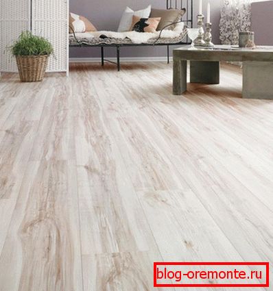 Světlý dubový laminát