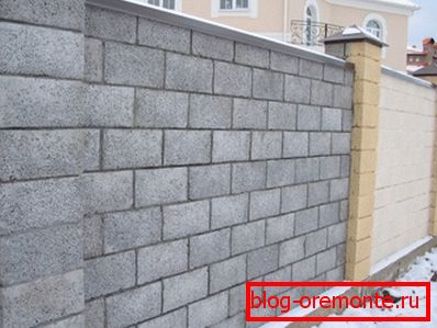 Zvláštní oplocení betonových bloků z expandované hlíny Zvláštní oplocení betonových bloků z expandované hlíny