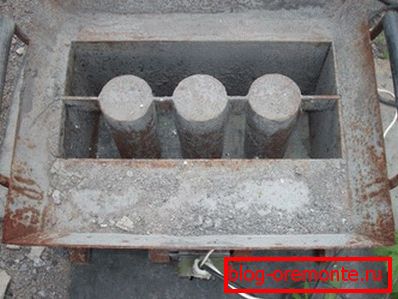 Jedná se o formu, ve které se vyrábí stěnový betonový kámen Jedná se o formu, ve které se vyrábí stěnový betonový kámen