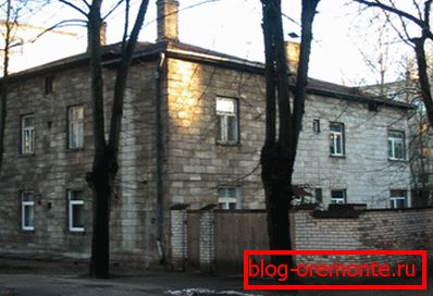 Jedná se o nepovlakovanou fasádu pórobetonu. Jedná se o nepovlakovanou fasádu pórobetonu.