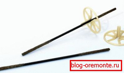 Tak vypadají pružné plastové kravaty se svorkami pro izolaci. Tak vypadají pružné plastové kravaty se svorkami pro izolaci.