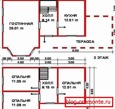 Typický design malého dvoupodlažního domu s terasou na první úrovni Typický design malého dvoupodlažního domu s terasou na první úrovni