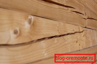 Trhliny na liště přírodní vlhkosti Trhliny na liště přírodní vlhkosti