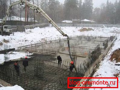 Beton je také položen v zimě. Beton je také položen v zimě.