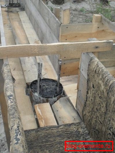 Možnost vnitřního uspořádání bednění s odstraněním výztuže z piloty do betonu Možnost vnitřního uspořádání bednění s odstraněním výztuže z piloty do betonu