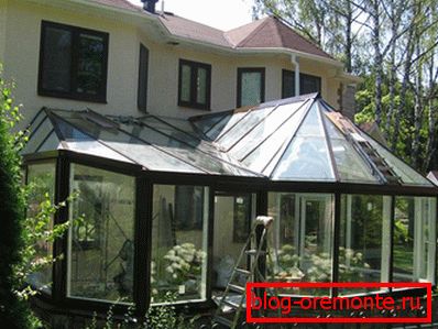 Veranda s průhlednou střechou