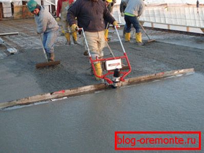 Vibrátor pro pokládku potěrů a desek. Vibrátor pro pokládku potěrů a desek.