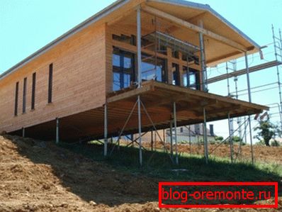 Šroubová základna může být postavena na obtížném reliéfu bez předběžné přípravy. Šroubová základna může být postavena na obtížném reliéfu bez předběžné přípravy.