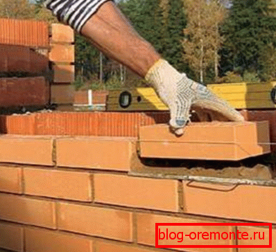 Stavba cihlové zdi Stavba cihlové zdi