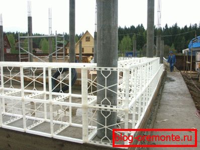 Konstrukce lehkého rámu pomocí plastových konstrukcí Konstrukce lehkého rámu pomocí plastových konstrukcí