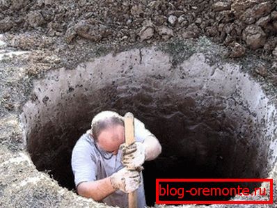 Ručně bude těžké vykopat otvor Ručně bude těžké vykopat otvor