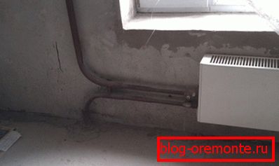 Zarovnání stěny pod okenní parapet pomocí směsi této značky. Zarovnání stěny pod okenní parapet pomocí směsi této značky.