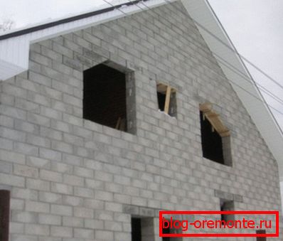 Venkovský dům, postavený pro smrštění Venkovský dům, postavený pro smrštění