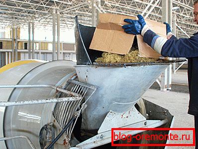 Nakládání součástek do betonové míchačky Nakládání součástek do betonové míchačky