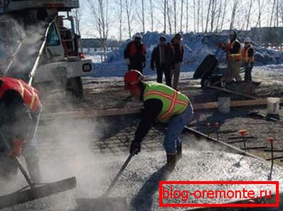 Naplňte horký beton. Naplňte horký beton.
