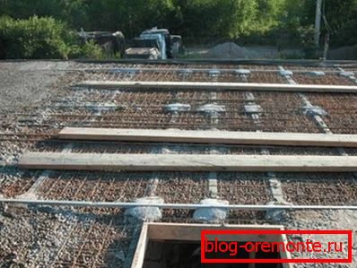 Překrytí hliněným povrchem Překrytí hliněným povrchem