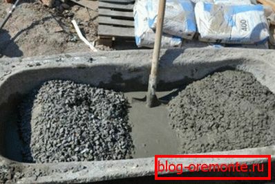 Betonové hnětení rukou. Betonové hnětení rukou.