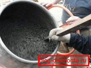 Směs směsi v betonovém mixéru Směs směsi v betonovém mixéru