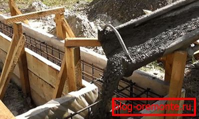 Plnění bednění betonem Plnění bednění betonem