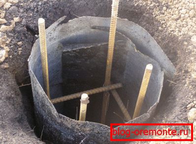 Zde je výztuž kompletně vyrobena z drážkovaných 14 mm tyčí. Zde je výztuž kompletně vyrobena z drážkovaných 14 mm tyčí.